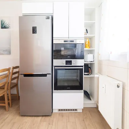 Comfort 14 -- Stylish Netflix, Wi-fi & Parking