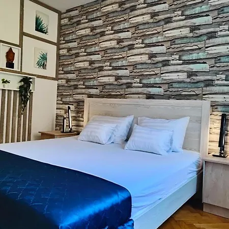 Comfort 14 -- Stylish Netflix, Wi-fi & Parking Apartment *