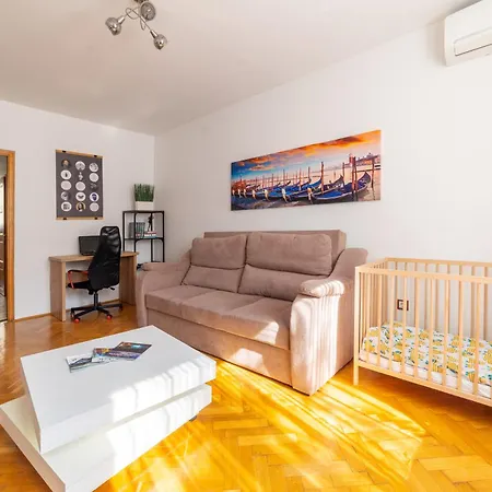 Comfort 14 -- Stylish Netflix, Wi-fi & Parking Miskolc