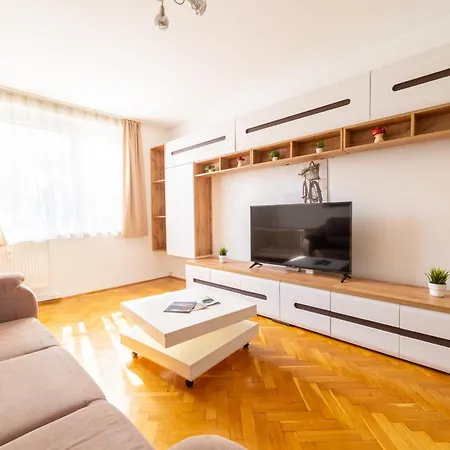 Comfort 14 -- Stylish Netflix, Wi-fi & Parking