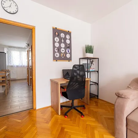 Comfort 14 -- Stylish Netflix, Wi-fi & Parking * Miskolc