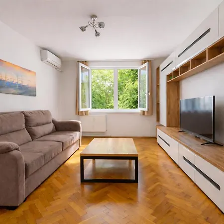 Comfort 14 - Quiet City Apartment With Free Parking מישקולץ