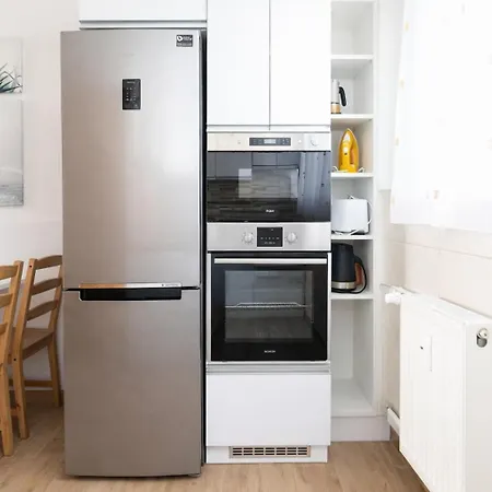 Comfort 14 - Quiet City Apartment With Free Parking Apartament