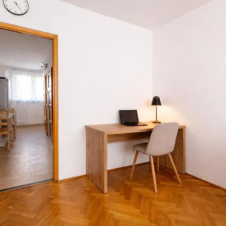 Comfort 14 - Quiet With Free Parking *